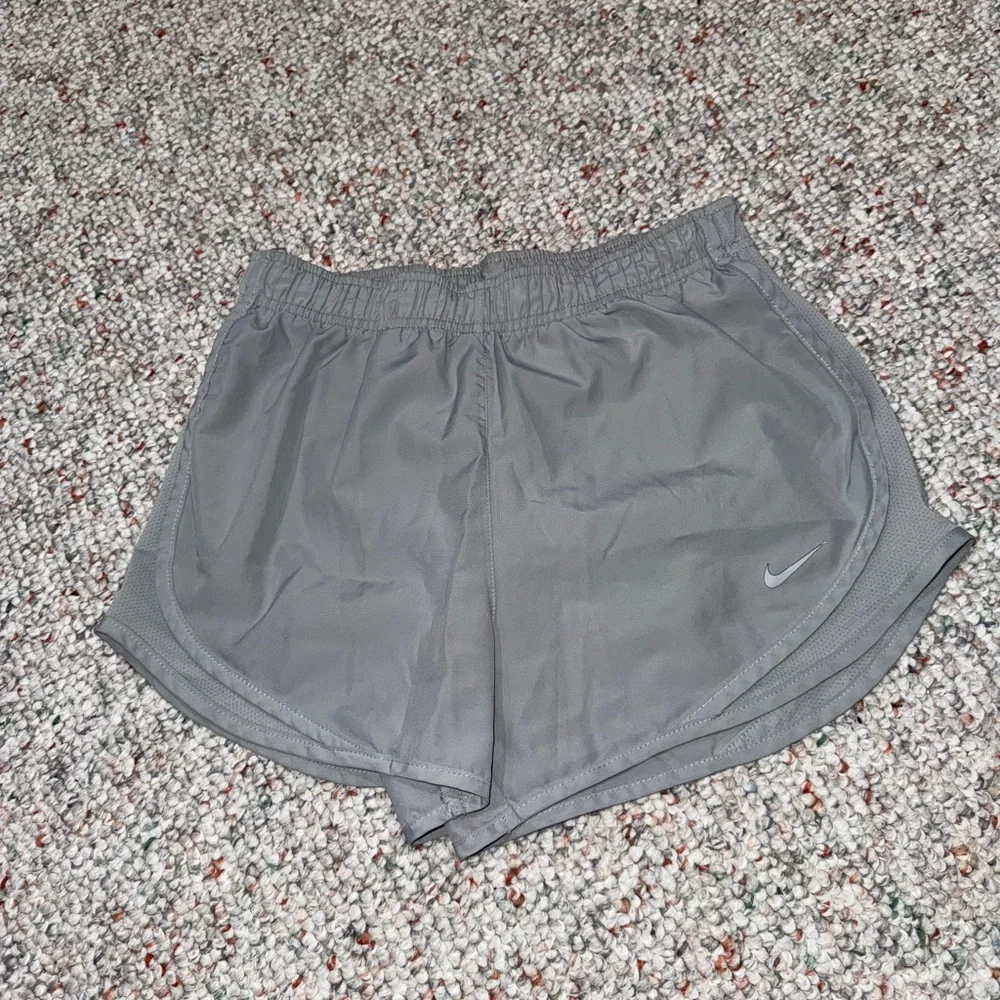Nike Dri-FIT Tempo Running Shorts – Gray S | Built-In Liner - Picture 2 of 4